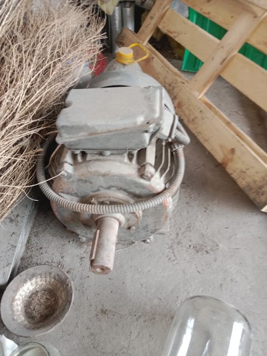 Продам электро двигатель15кв  бу в хорошем состоянии