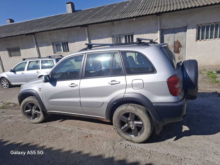 Vând Toyota RAV4 pentru dezmembrări / piese
