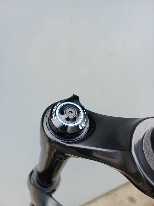 Вилка RockShox Revelation RC 29" DeBonAir 150mm Boost 15x110mm Tapered Remote