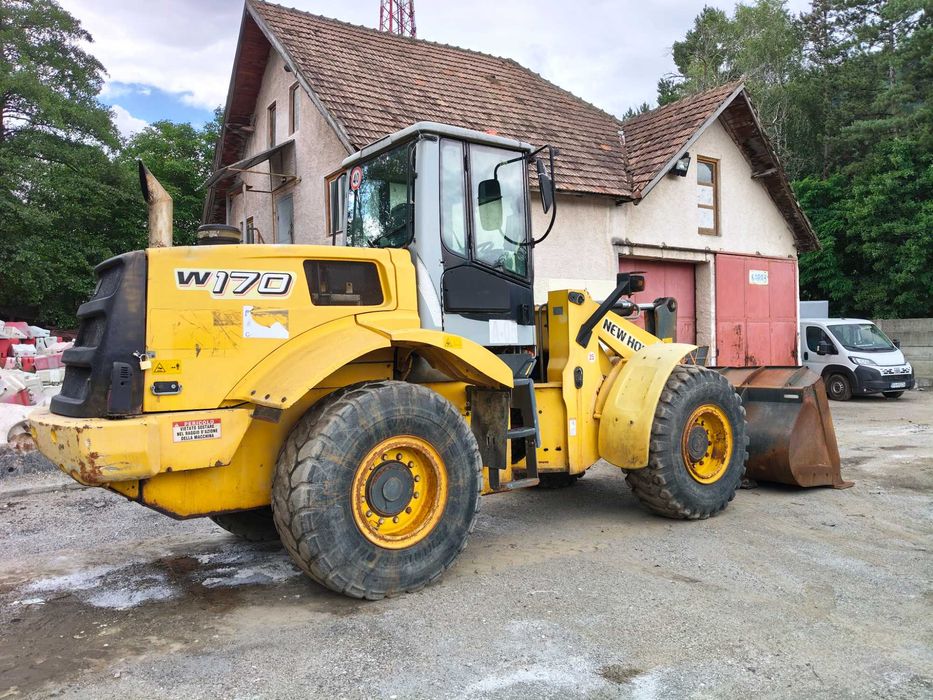Vând sau închiriez Vola/Încărcător frontal New Holland W170