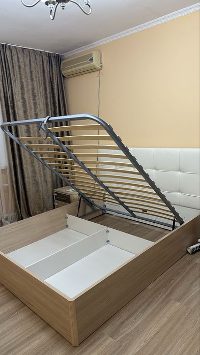 Двуспальная кровать
