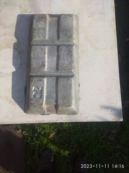 Продам метал цинк в слитках 99,99