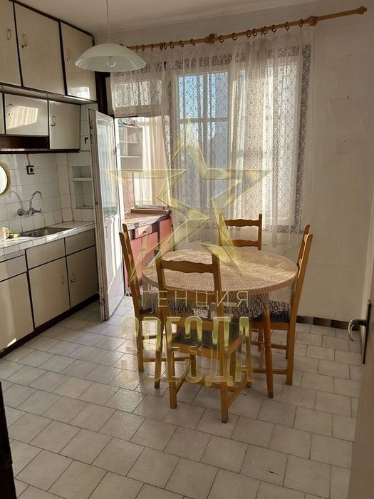 Голям апартамент в центъра!