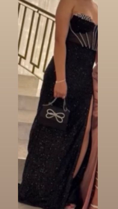 Rochie de evenimente purtată o singură dată mărimea S/M se poate da si cu geanta de mănă
