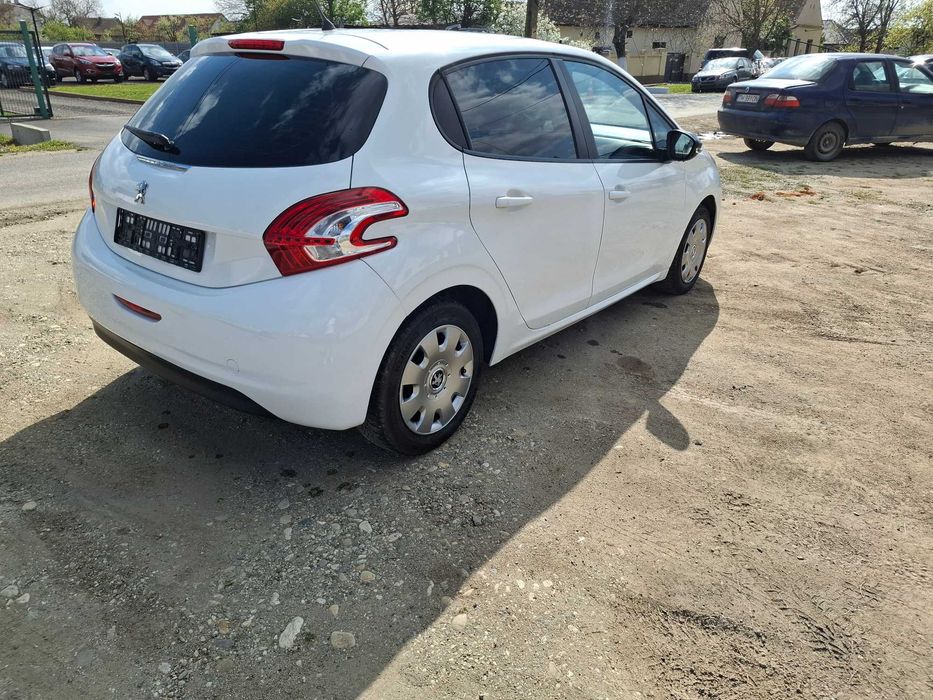 Peugeot 208 1.0i an 2015