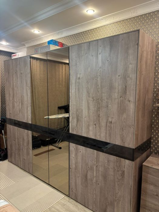 Продам большой шкаф