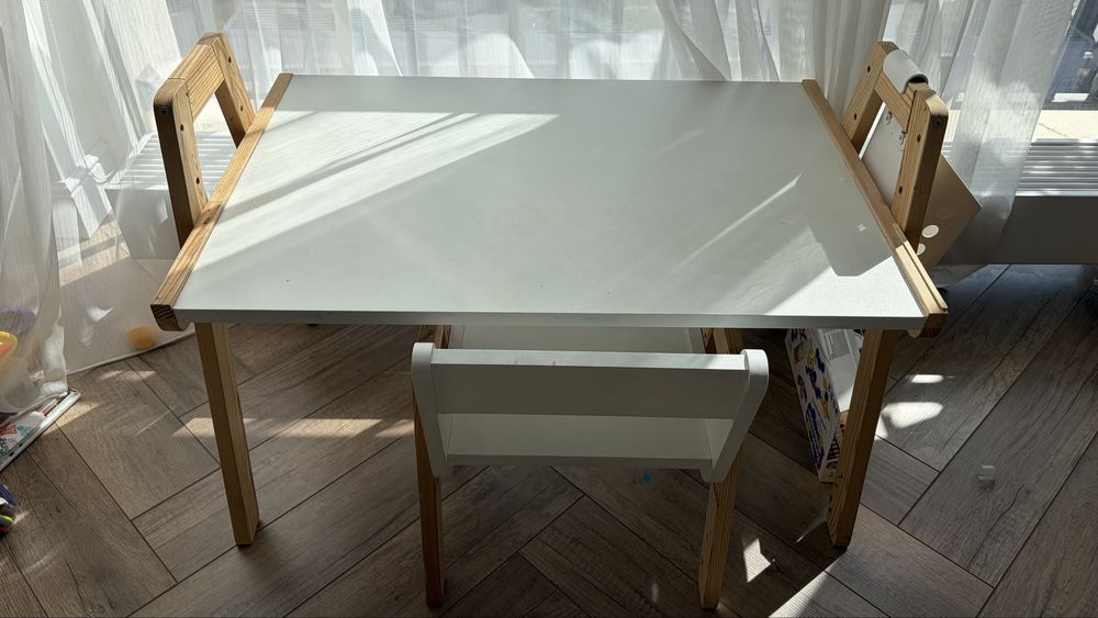 Детский столик со стульчиком