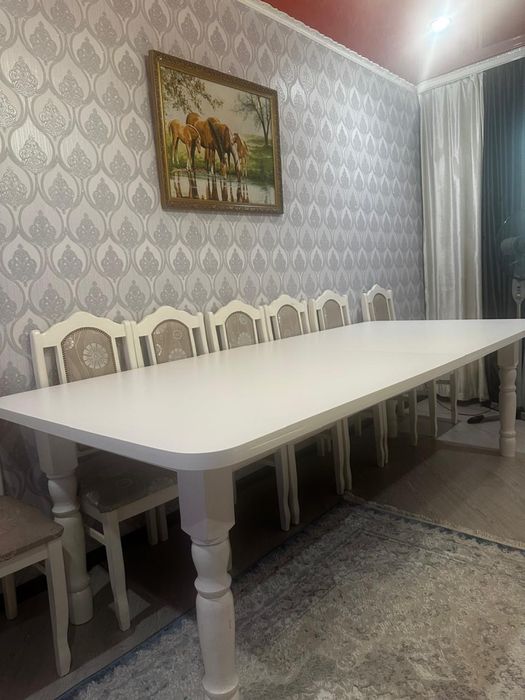 Продам стол гостинный  БЕЗ СТУЛЬЕВ!