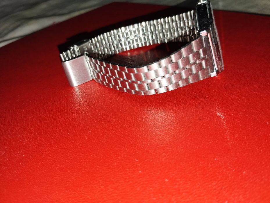 Продам часы кварцевые