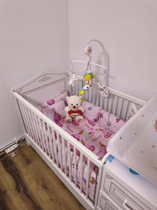 Pătuț bebeluși + saltea + carusel