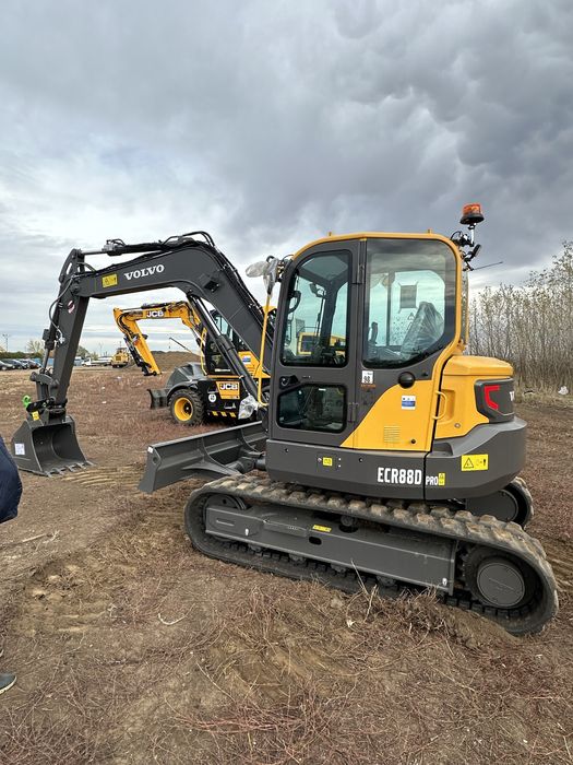 Inchiriem excavator pe senile 10 tone