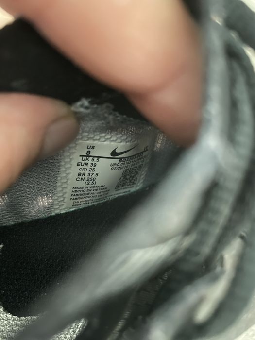 Adidasi Nike foarte usori