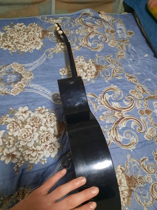 Гитара почти новый