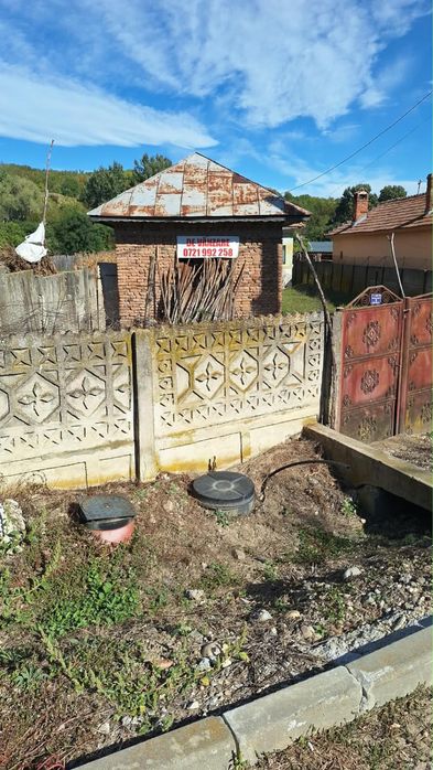 Vand casa in comuna Orlesti