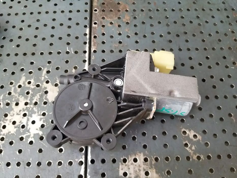 Motoras macara stanga spate land rover range rover discovery 5 l462 0130822792 e840368008a