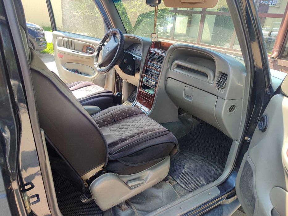 Продам машину внедорожник