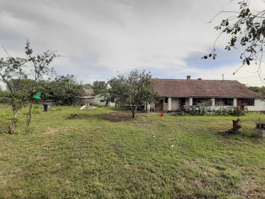 Teren 2000 mp cu front mare, + casa cu utilitati Biharkeresztes