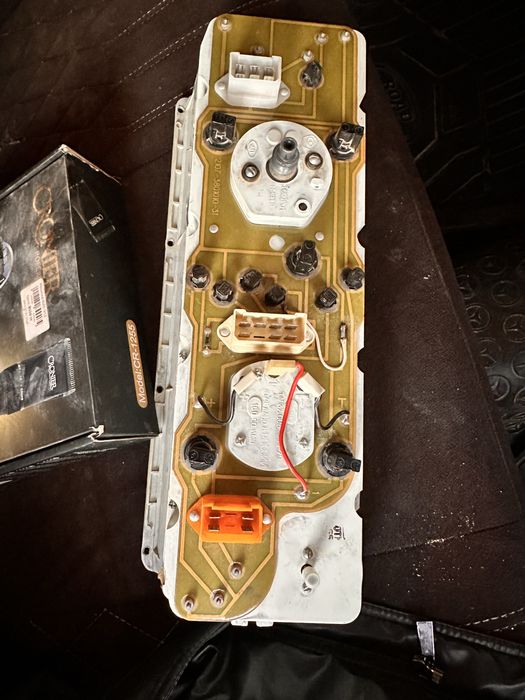 Ваз 2107 жугули ге жасап тур