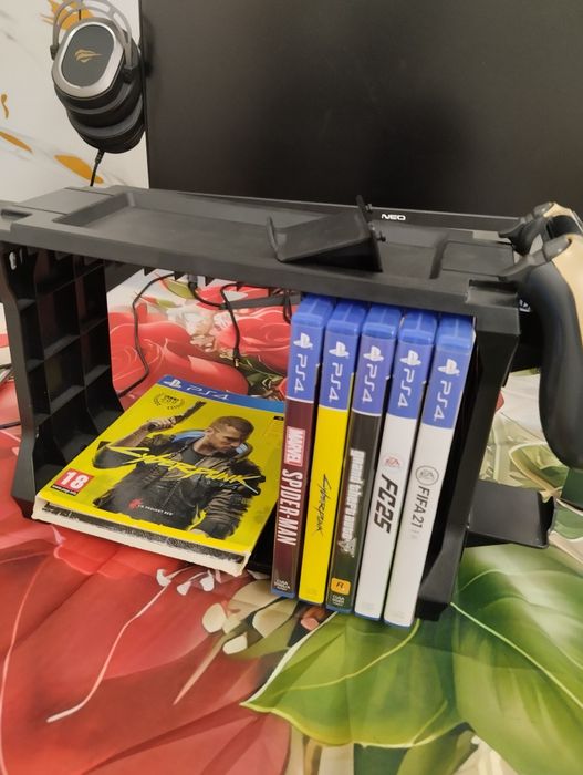 Продаю пс4/ps4 slim,