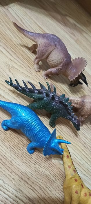 Игрушки фигурки динозавров