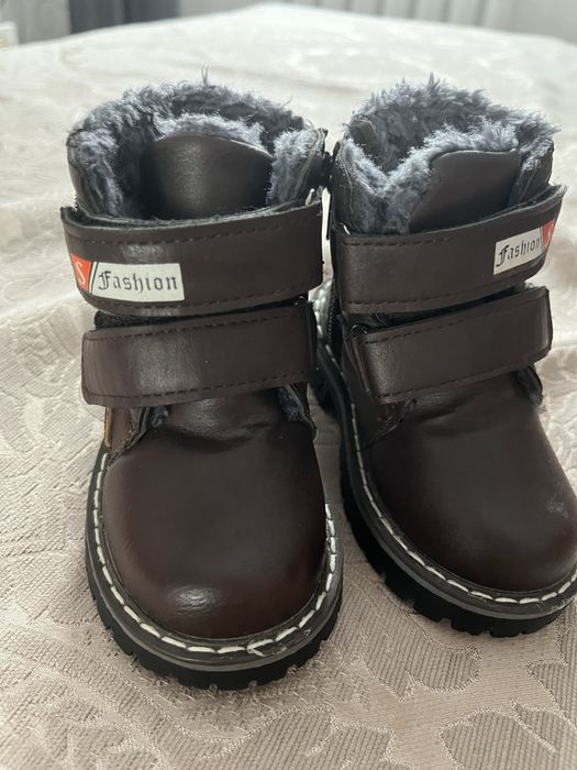 Продается детская обувь