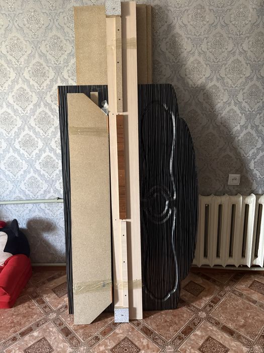Продам кровать без матраса