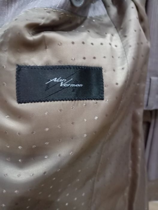 Мужской костюм кремового цвета