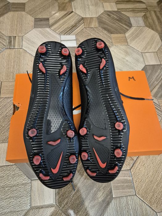 Ghete fotbal Nike phantom nr 42-43 originale din Uk noi in cutie