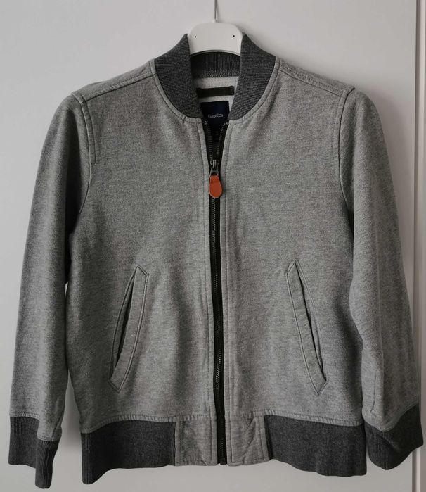 Vând geacă GAP, bumbac , mărimea 130, pentru baieti 8 ani.