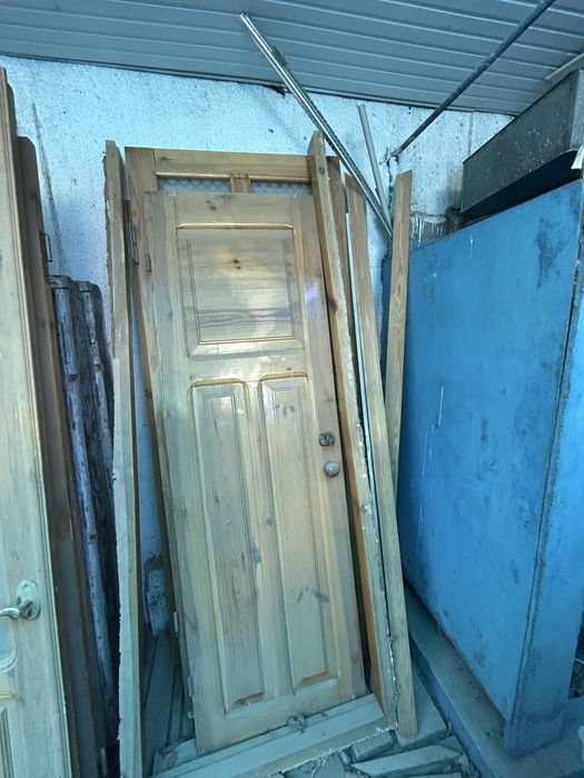 Тумбочка И Двери