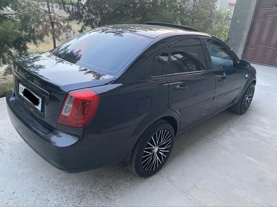 Lacetti avtomat sotiladi