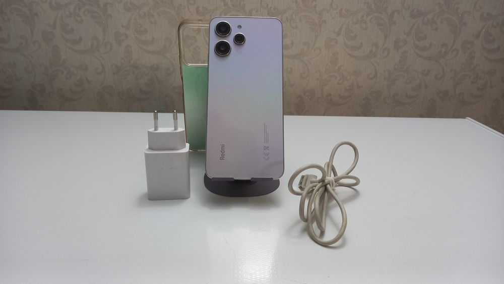 Телефон Xiaomi Redmi 12