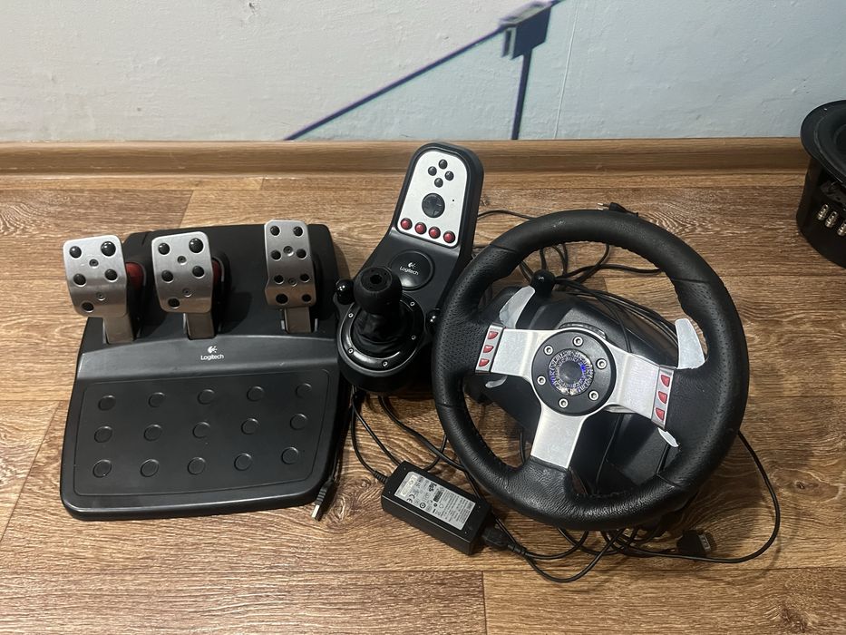 Игровой руль Logitech G27