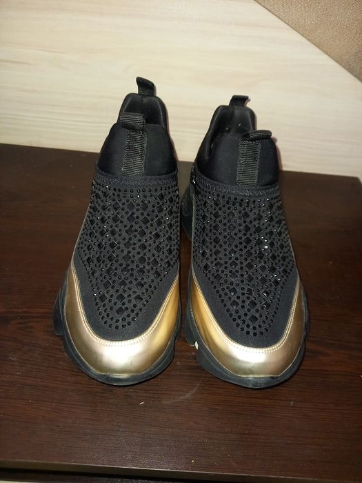 Дамски спортни обувки 37номер 40лв,Дамски кубинки 37номер