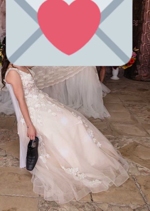 Сватбена рокля .