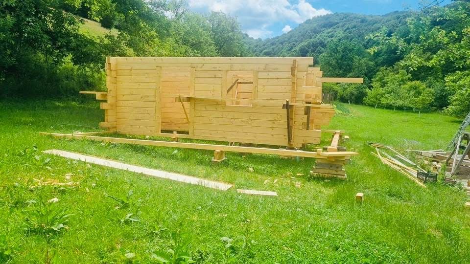 Casă /Cabana din lemn !
