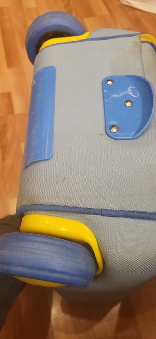 Куфар на колелаа