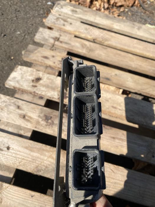 Компютър за двигател на пежо / ситроен 1.6 бензин 98кс