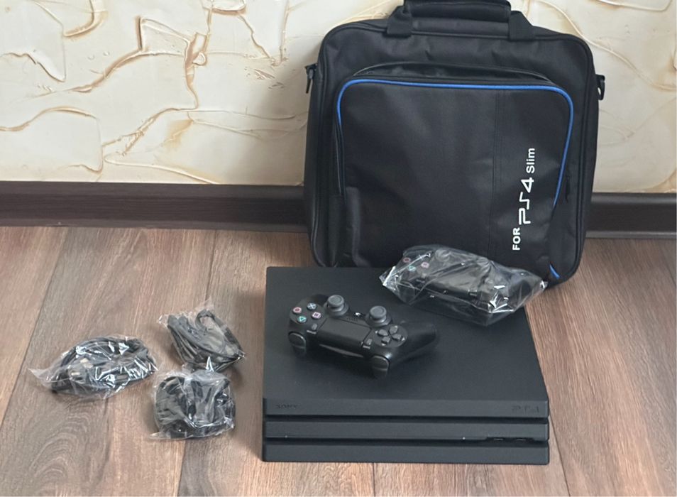 Playstation 4 Pro 1TB 1000GB/2 джойстика/+сумка/полный комплект