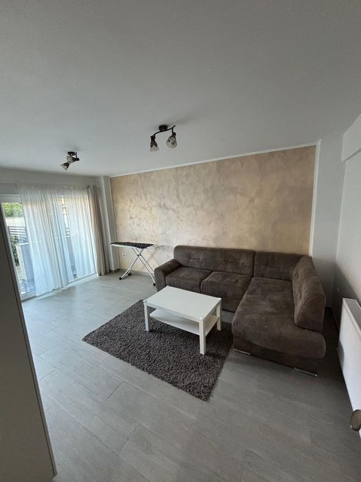 Închiriez apartament 2 camere!