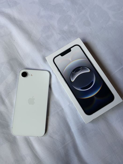 iPhone 16e / 128 гб / 93% АКБ СРОЧНО!