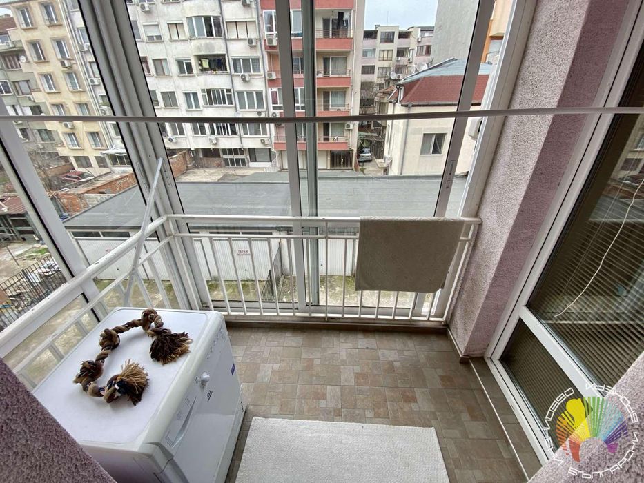 Дава се под наем Тристаен апартамент в Бургас, Възраждане - 100 кв.м за 612 € - Снимка #13