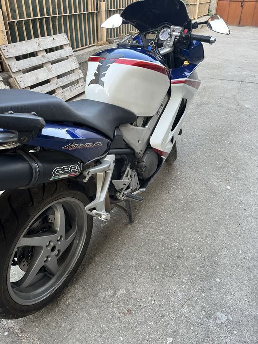 Продавам Honda Vfr 800