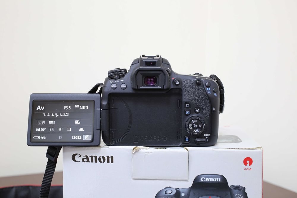 Aparat foto Canon 77D + Canon 18-135mm IS USM ideal vacanta & familie