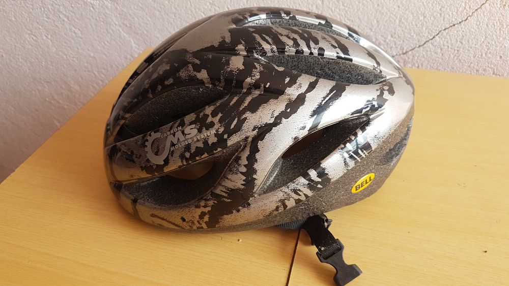 Продавам вело каски