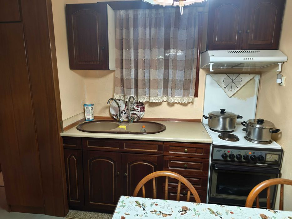 Продава къща 59м2 с ид.част от двор 900м2 в центъра на Кердилия,Гърция