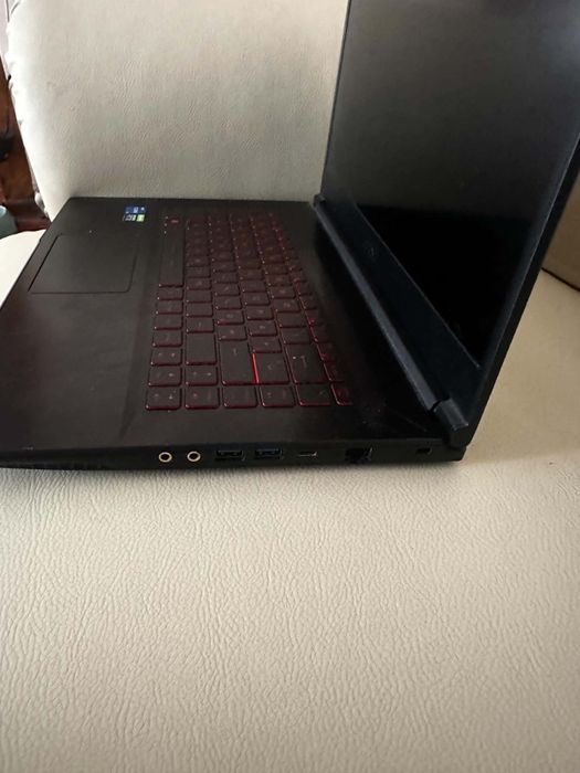 Vand laptop de gaming MSI rtx 3050 la super pret!!!nd