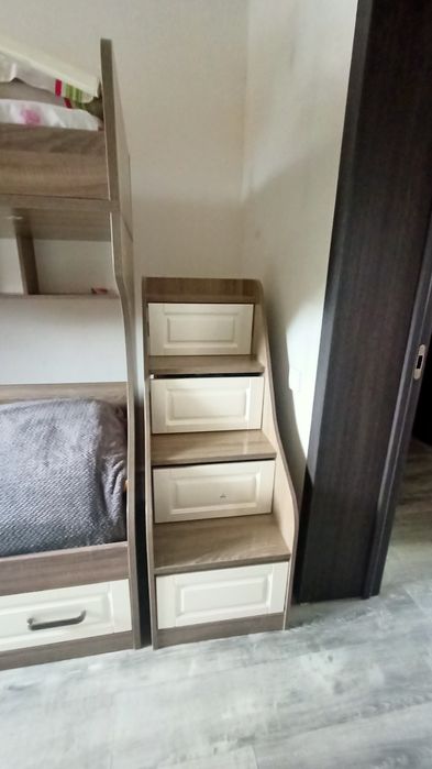 Продам двухъярусную кровать+лестница+шкаф