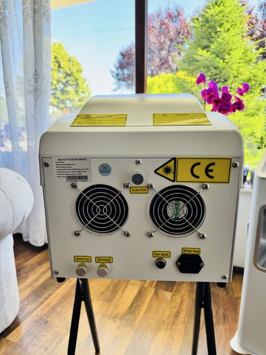 Laser Picosecon 1 milion impulsuri Carbon Peel Rejuvenare Faciala