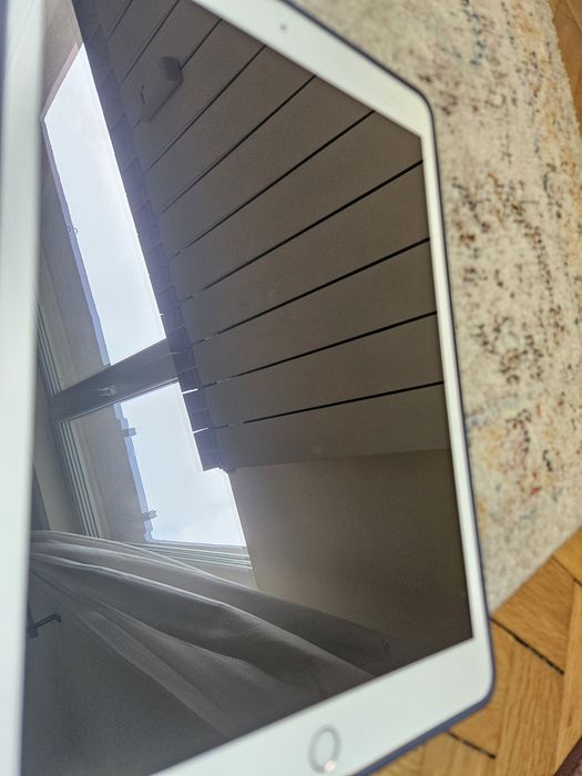 Ipad 8 с химикалка, rosegold в отлично състояние